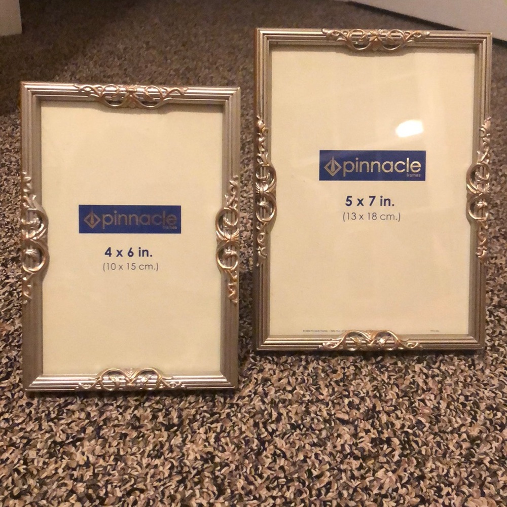 Picture frame set w/silver & gold detail- like new